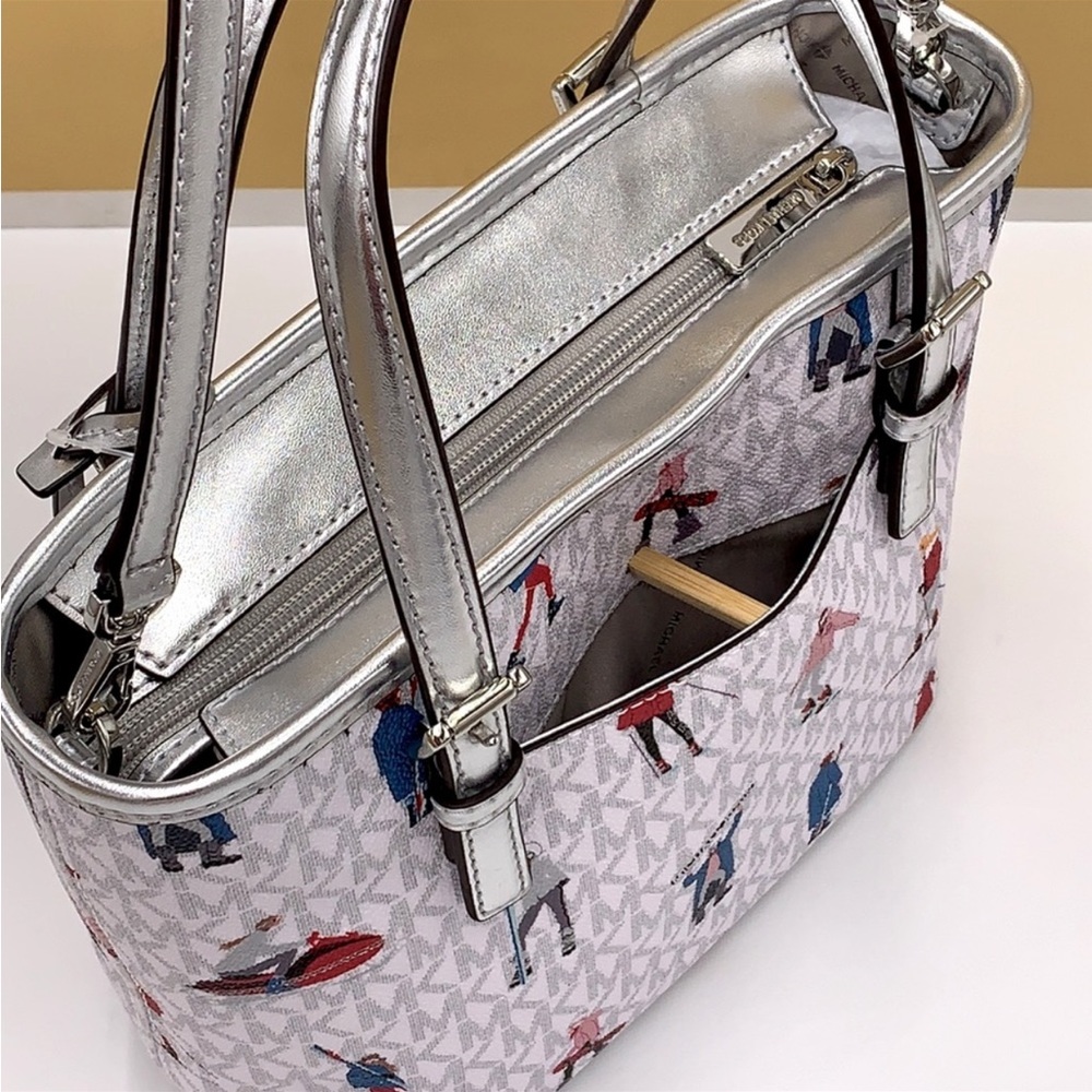 Michael Kors Jet Set Girls Print White Signature XSMALL Carryall Top Zip Tote - Picture 2 of 16